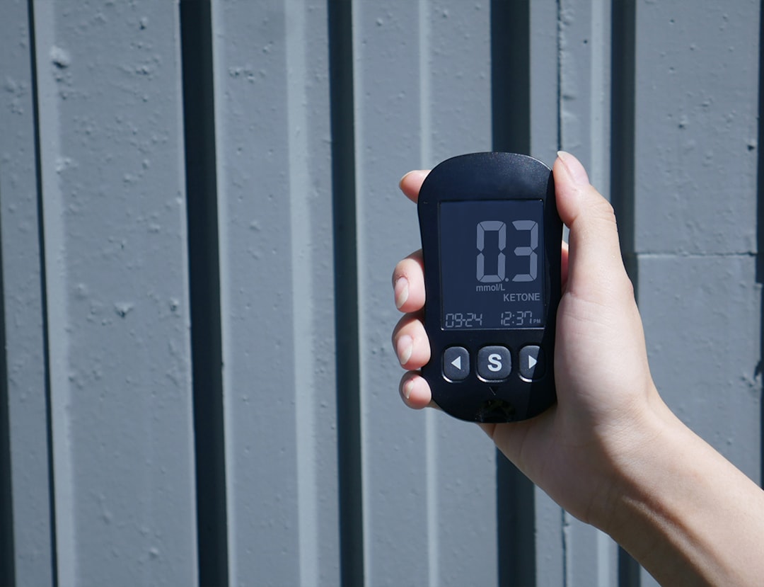 Photo blood glucose monitor